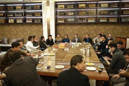 门窗行业参观团.jpg