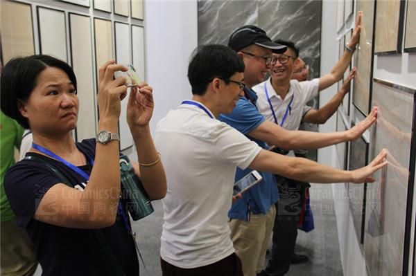 亚细亚磁砖表现抢眼 参展上海绿色建博会(图5)