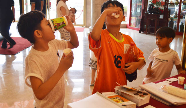 “恒纯”自助榨汁机撼动展会现场!(图4)