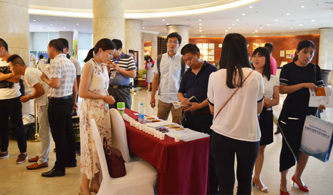 “恒纯”自助榨汁机撼动展会现场!(图2)