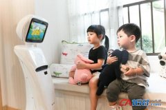 萌翻全场 艾米机器人参加中国国际机器人展